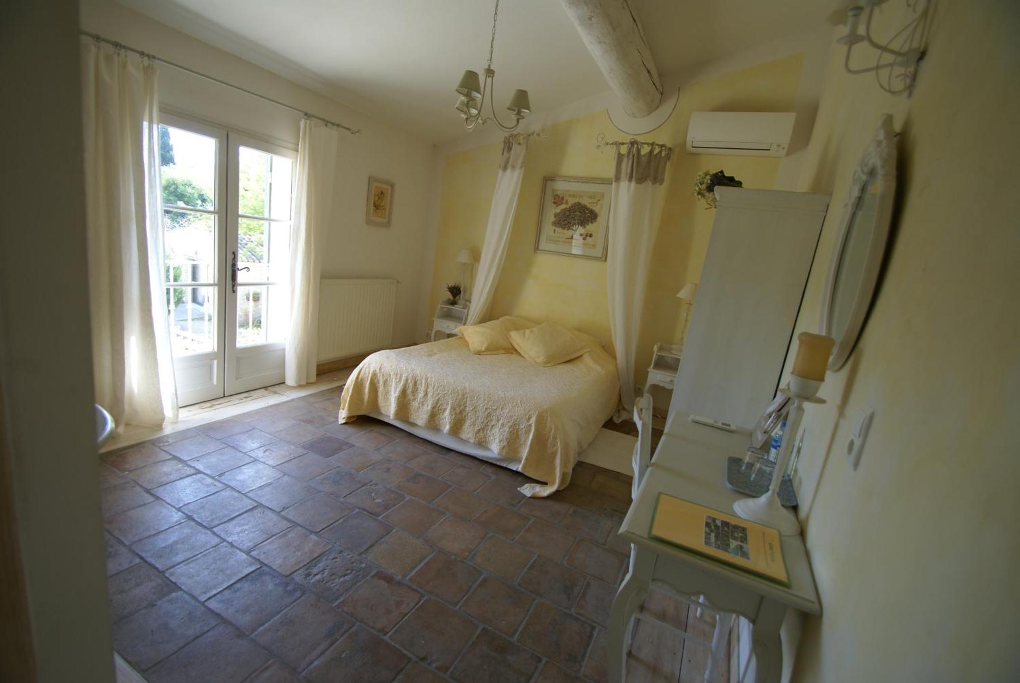 Cote Provence Otel Le Thor Dış mekan fotoğraf