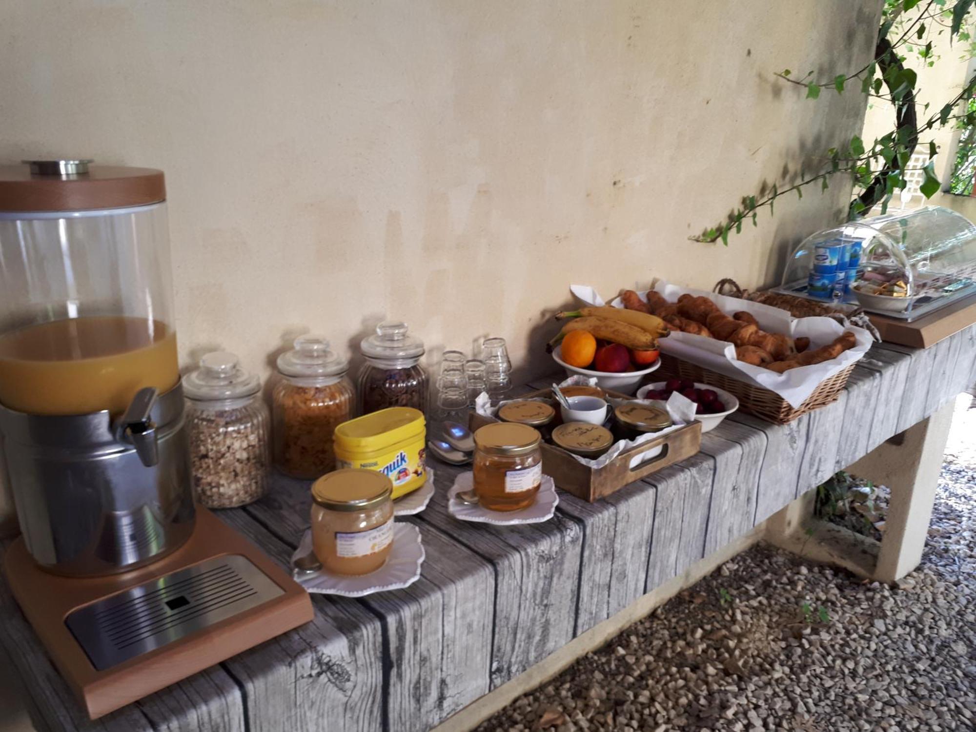 Cote Provence Otel Le Thor Dış mekan fotoğraf